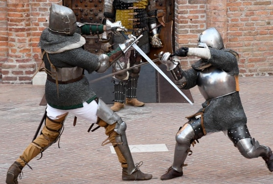 duello impari differenza corporatura spada pefetta