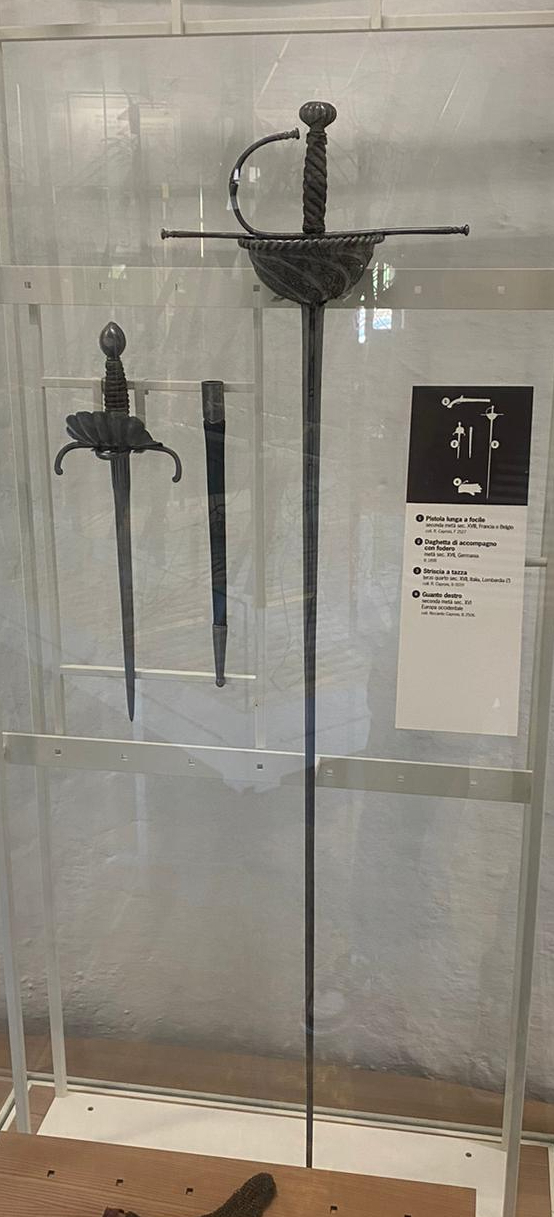 spada a striscia rapier a tazza con daga da accompagno